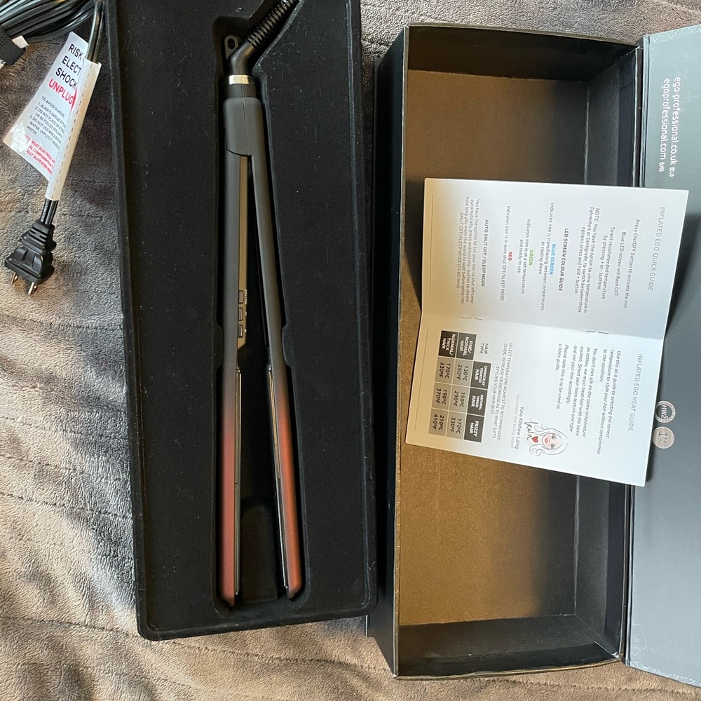 🎁 Brand New EGO Professional Flat Iron